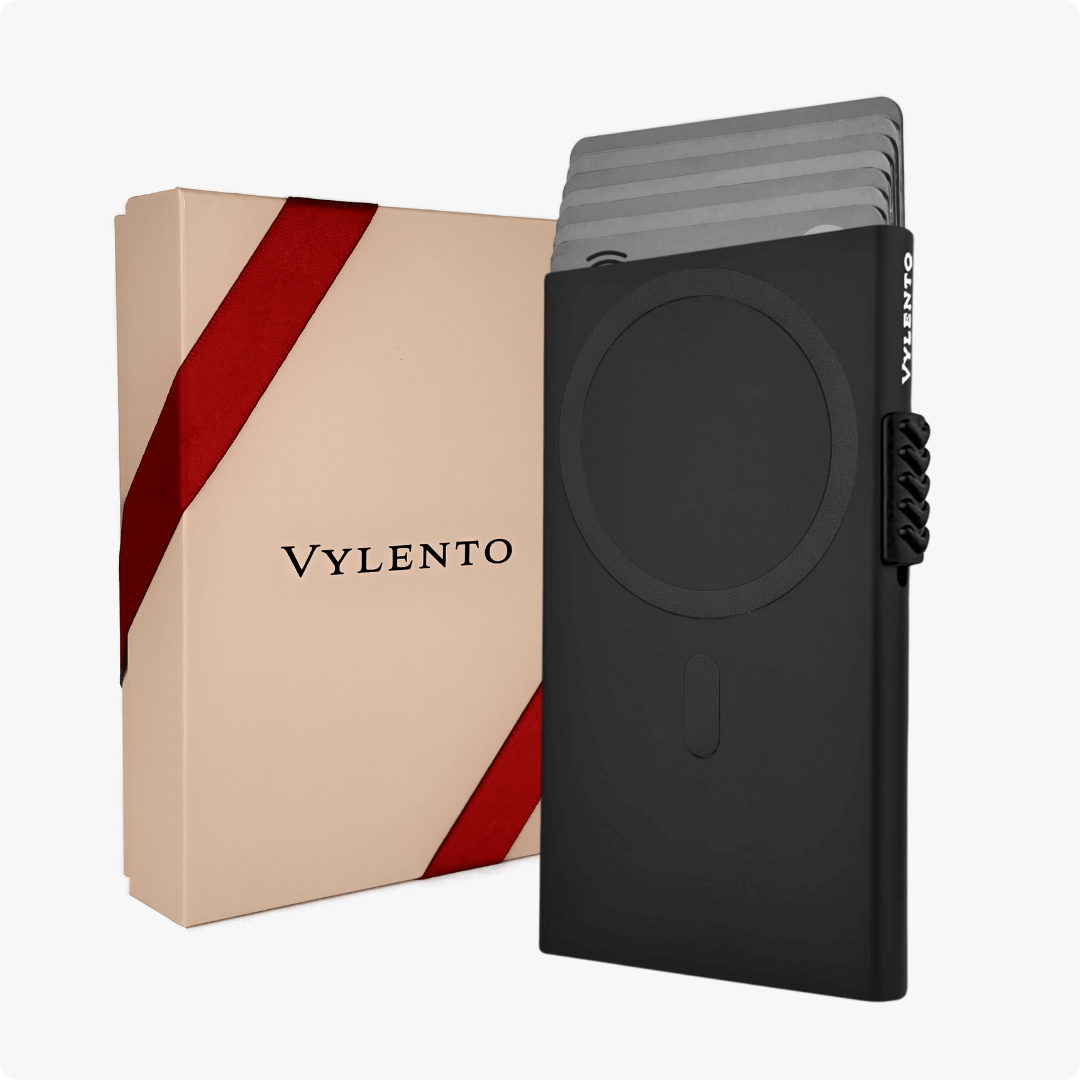 Explore MagSafe Smart Wallet