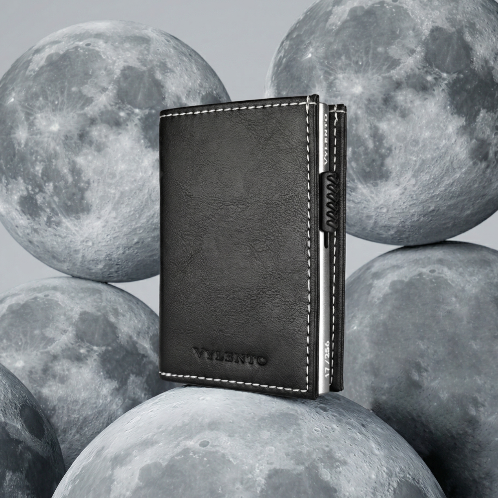 Discovery Pasjeshouder - Discovery of the Moon